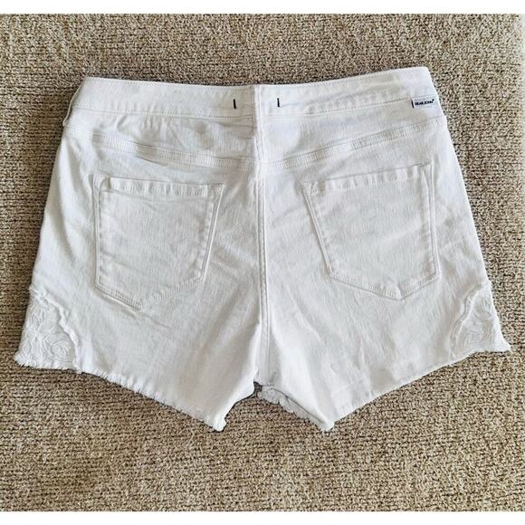 Dear John Lillie Frayed hem Cut Off Denim Jean White Embroidered Shorts Size 30 - Picture 7 of 16